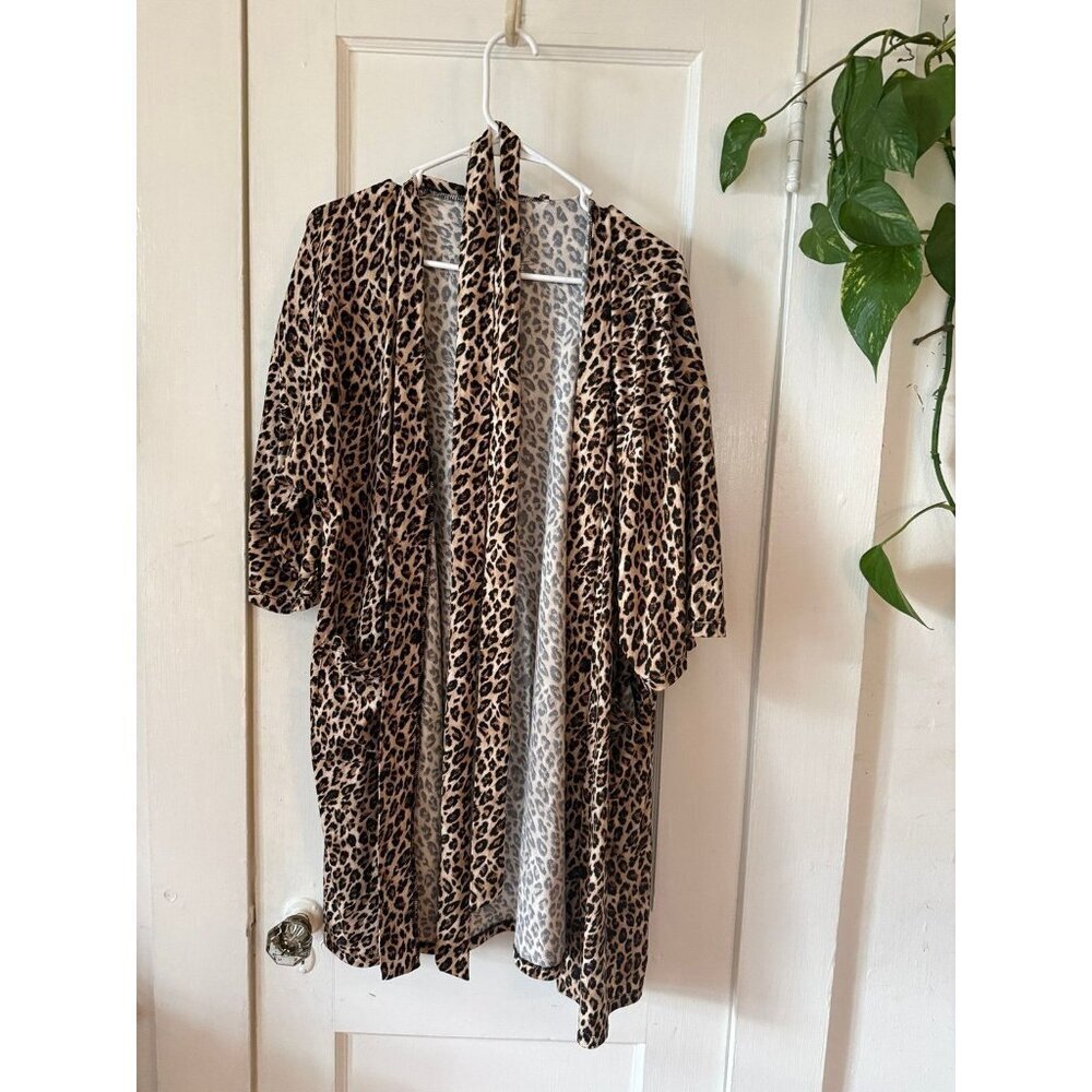 Apt 9 intimidates women’s size medium cheetah print robe